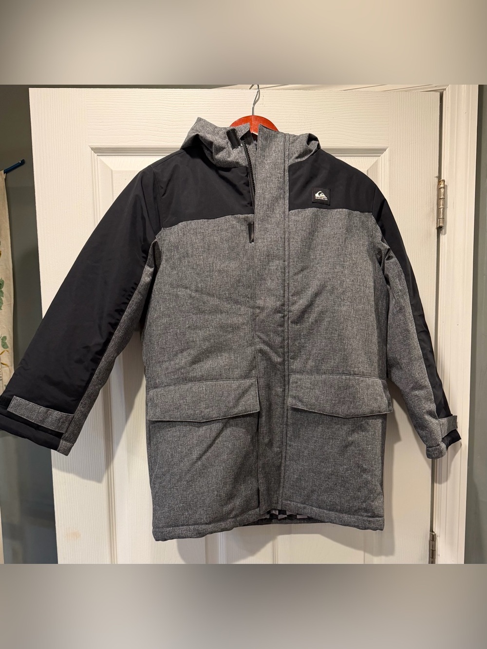 Quicksilver youth size medium (10/12) hooded full zip jacket (coat)